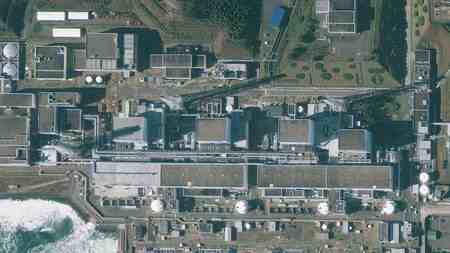 JAPONIA  11  MARC... - Jak duże zagrożenie stanowią reaktory Fukushimy I zdjęcie satelitarne sprzed katastrofy.jpg