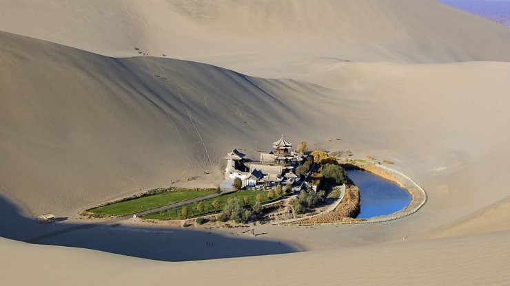 Chiny - chińska świątynia w piasku.jpg