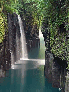 krajobrazy - waterfall_mks269js.gif