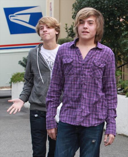 Dylan i Cole Sprouse - NewestSprousepics1.jpg