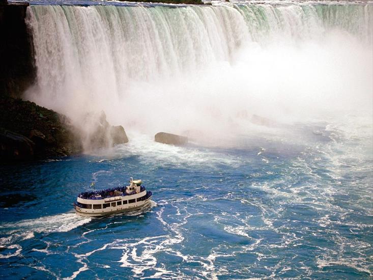 Tapety Na Pulpit - Touring Niagara Falls, Ontario, Canada.jpg