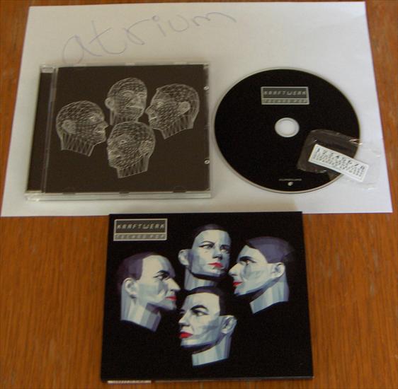 Kraftwerk Galeria - 00-kraftwerk_-_techno_pop-remastered-2009-front_all-atrium.jpg