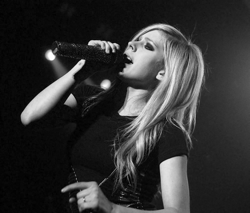 Live - Avril Lavigne Live 23.jpg