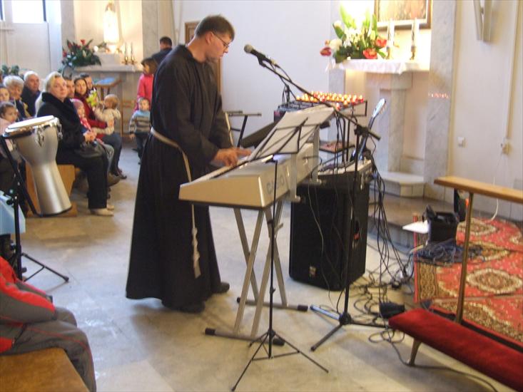 2012 12 09 Niedzielna Msza św. rekolekcje, mały koncercik ku czci św. Mikołaja - DSCF0809.JPG