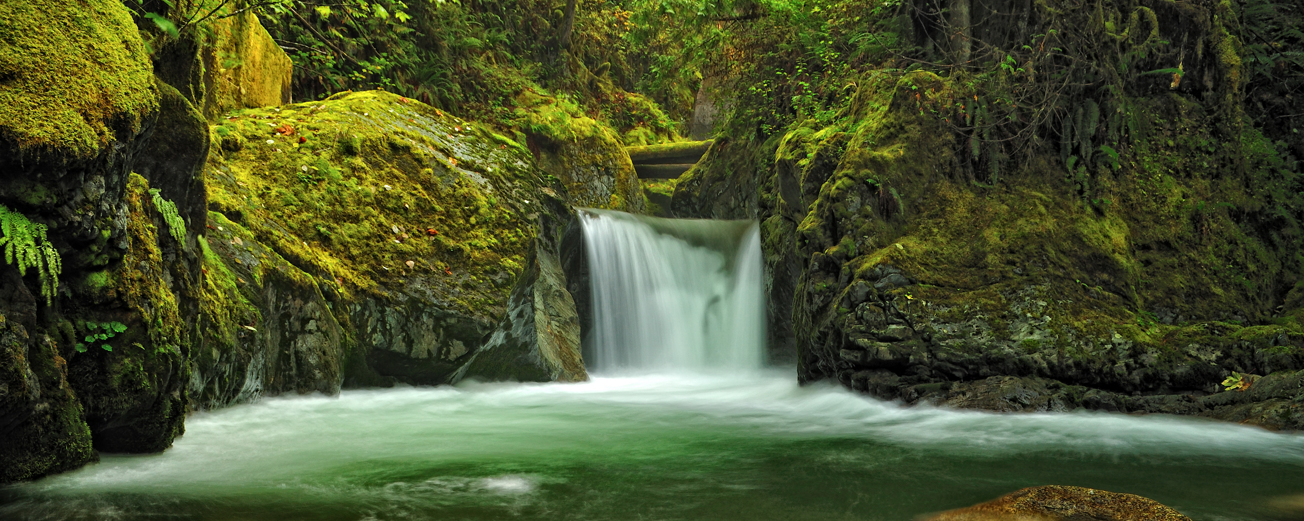 Wallpaper InterfaceLift p.6 - 02774_teepeefalls_2560x1024.jpg