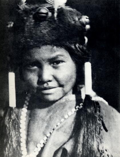 Photos of Indians Edward S. Curtis - 1910-1925 Edward S. Curtis  Enfant Klamath,  Klamath Child.jpg