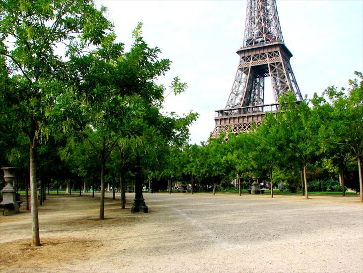 Francja-2 - Tour_Eiffel_et_le_Champ-de-Mars.jpg