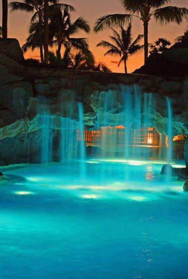 Świat jest piękny - Night at Maui Marriott Hawaii Resorts.jpg